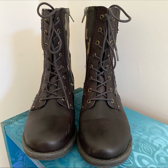 MIA Military Camo & Rainbow Patch Lace Up Boots - Picture 6 of 8